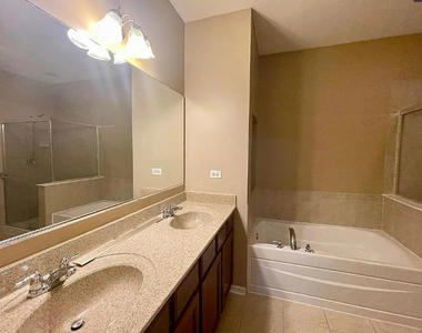 526 Grosvenor Lane - Photo Thumbnail 17