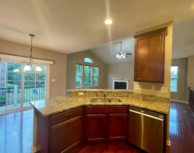 526 Grosvenor Lane - Photo Thumbnail 6