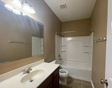 526 Grosvenor Lane - Photo Thumbnail 11