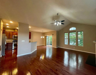 526 Grosvenor Lane - Photo Thumbnail 4