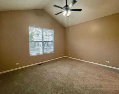 526 Grosvenor Lane - Photo Thumbnail 16