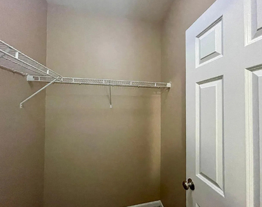 526 Grosvenor Lane - Photo Thumbnail 12