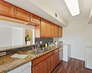 6633 W Airport Boulevard - Photo Thumbnail 1