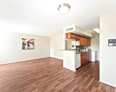 6633 W Airport Boulevard - Photo Thumbnail 10