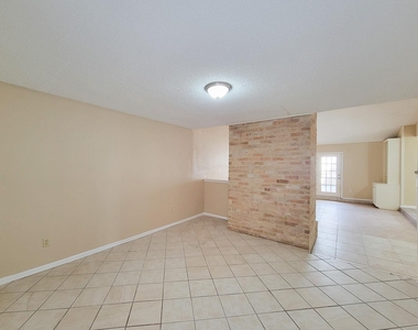 2710 Quail Creek Drive - Photo Thumbnail 10