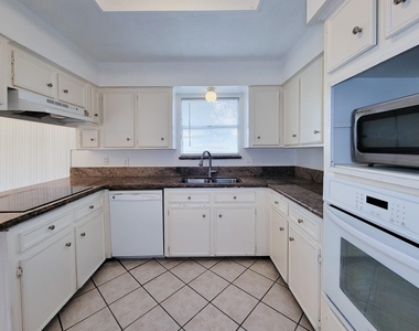 2710 Quail Creek Drive - Photo Thumbnail 14