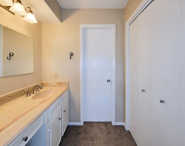 2710 Quail Creek Drive - Photo Thumbnail 35