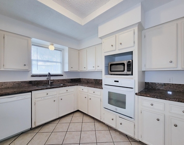 2710 Quail Creek Drive - Photo Thumbnail 13