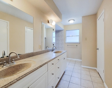 2710 Quail Creek Drive - Photo Thumbnail 24