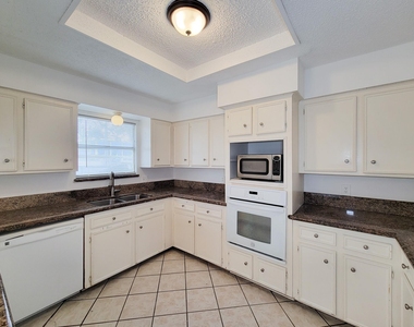 2710 Quail Creek Drive - Photo Thumbnail 16
