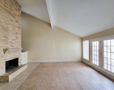 2710 Quail Creek Drive - Photo Thumbnail 4