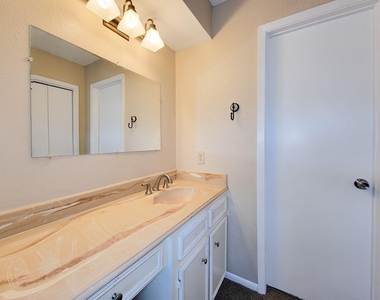 2710 Quail Creek Drive - Photo Thumbnail 36