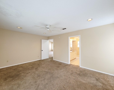 2710 Quail Creek Drive - Photo Thumbnail 23