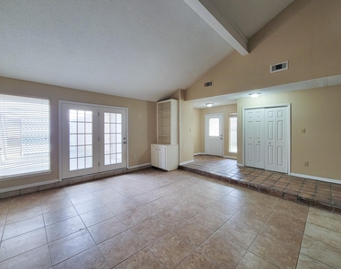 2710 Quail Creek Drive - Photo Thumbnail 7