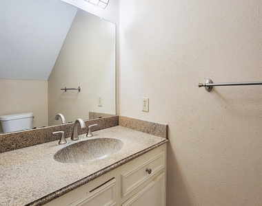 2710 Quail Creek Drive - Photo Thumbnail 21