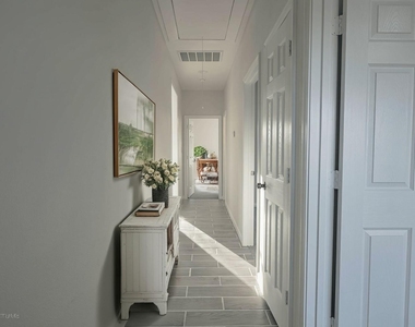 20733 Emerald Street - Photo Thumbnail 5