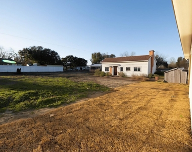20733 Emerald Street - Photo Thumbnail 14