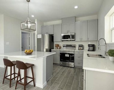 20733 Emerald Street - Photo Thumbnail 4