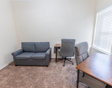 11413 Hackmatack Way - Photo Thumbnail 31
