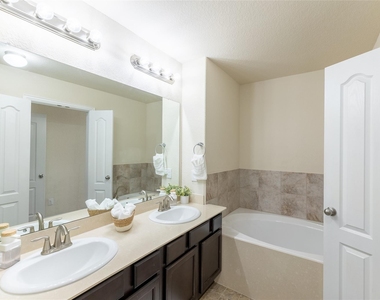 11413 Hackmatack Way - Photo Thumbnail 25