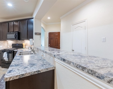11413 Hackmatack Way - Photo Thumbnail 7