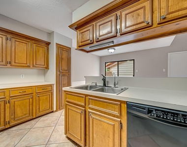 12038 Texas National Boulevard - Photo Thumbnail 17