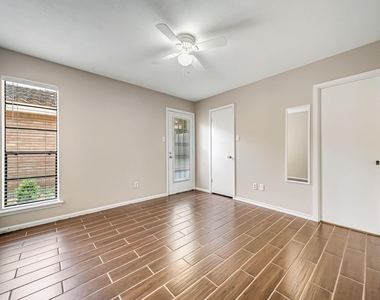12038 Texas National Boulevard - Photo Thumbnail 4