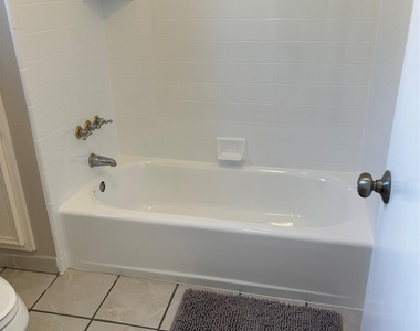 1819 Hanbury Court - Photo Thumbnail 16