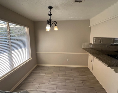 1819 Hanbury Court - Photo Thumbnail 4