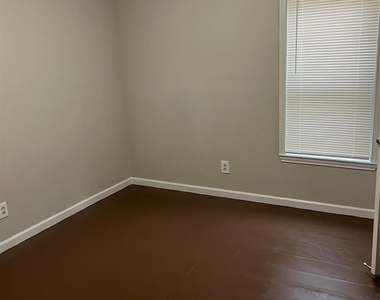 6813 Foster Street - Photo Thumbnail 10