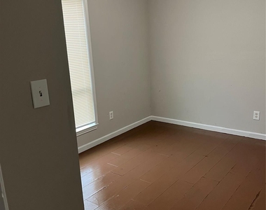 6813 Foster Street - Photo Thumbnail 8