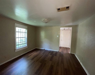 4827 Shreveport Boulevard - Photo Thumbnail 3