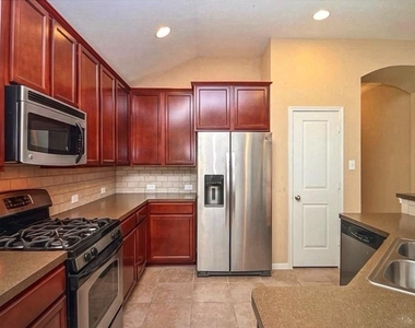 1707 Stieler Drive - Photo Thumbnail 3