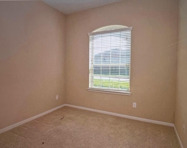 1707 Stieler Drive - Photo Thumbnail 11