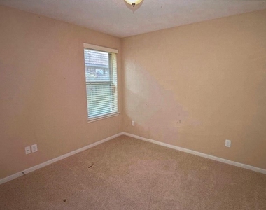 1707 Stieler Drive - Photo Thumbnail 12