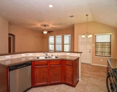 1707 Stieler Drive - Photo Thumbnail 4