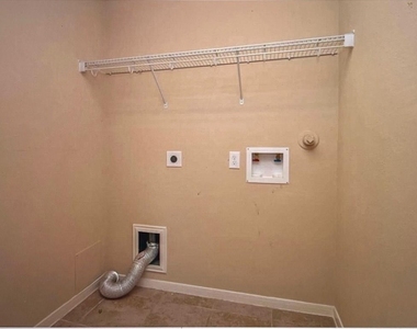 1707 Stieler Drive - Photo Thumbnail 14