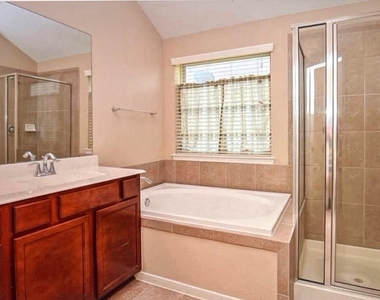 1707 Stieler Drive - Photo Thumbnail 9