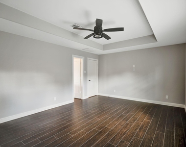 831 Bradwell Drive - Photo Thumbnail 12