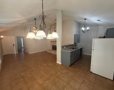 3121 Oak Rock Circle - Photo Thumbnail 2