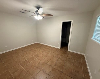 3121 Oak Rock Circle - Photo Thumbnail 6
