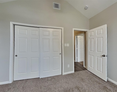 2015 Creston Drive - Photo Thumbnail 10