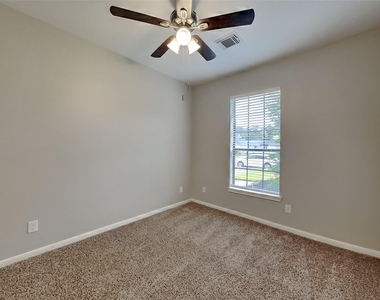 2015 Creston Drive - Photo Thumbnail 12