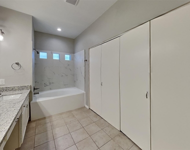 2015 Creston Drive - Photo Thumbnail 8