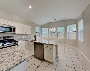 2015 Creston Drive - Photo Thumbnail 4