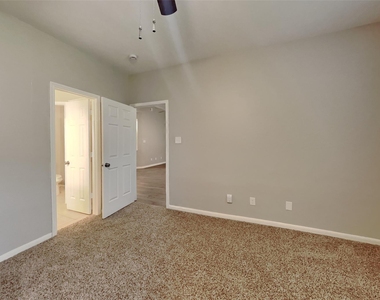 2015 Creston Drive - Photo Thumbnail 7