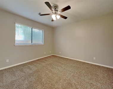 2015 Creston Drive - Photo Thumbnail 6