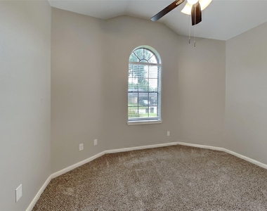 2015 Creston Drive - Photo Thumbnail 11