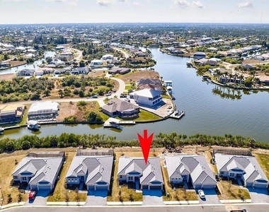 7796 Lakes Edge Lane - Photo Thumbnail 10