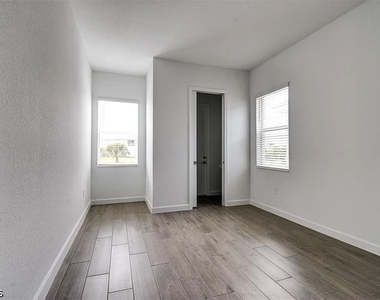 7796 Lakes Edge Lane - Photo Thumbnail 1
